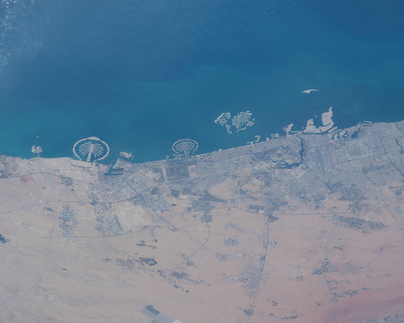 Dubai from space (iss066e126122)